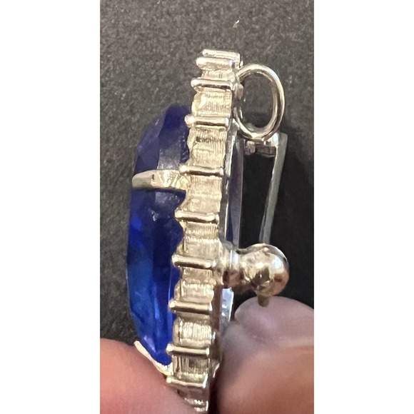 Vintage Silver Tone Stunning Beveled Blue Glass Crystal Brooch Pennant 1.25" - Picture 7 of 8